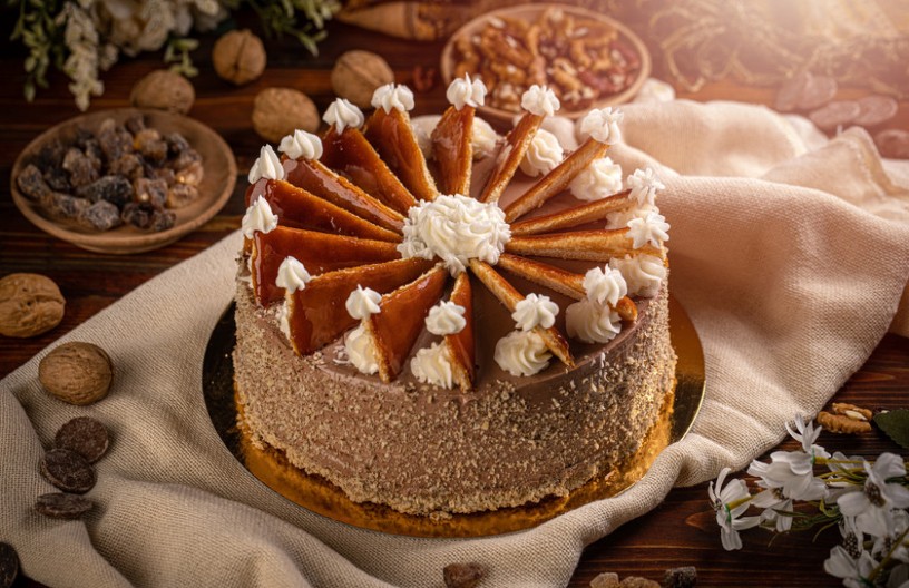 DOBOŠ TORTA Složena poslastica bogatog ukusa ukrasiće svaku trpezu i oduševiće goste