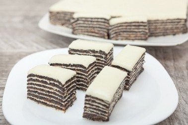 ROZEN TORTA SA MAKOM Klasik na drugačiji način, ukusa koji se ne zaboravlja