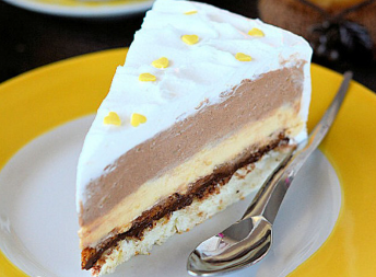 NEODOLJIVA MONTE TORTA Raskošna i savršena za sve svečane prilike, a nikad kremastija