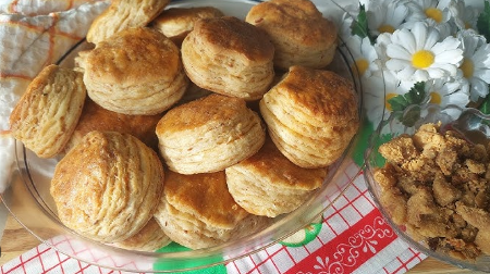 DOMAĆE POGAČICE SA ČVARCIMA Slasne i drugačije, a osvajaju od prvog zalogaja