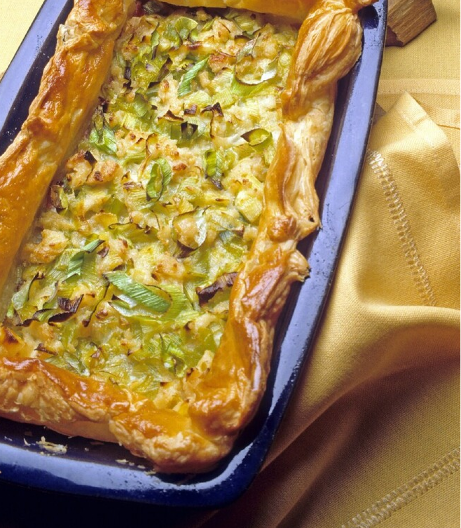 PITA SA PRAZILUKOM NA VODI Sa hrskavim korama i sočnim nadevom, bićete oduševljeni