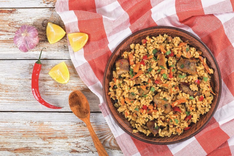 RIŽOTO SA MESOM I POVRĆEM Savršen spoj ukusa u jelu koje će vas dugo držati sitim