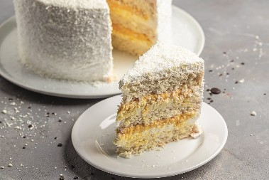 SNEŽNA KRALJICA TORTA Očaravajuća poslastica sa kokosom ukrasiće svaku svečanu trpezu