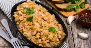 POSNI PODVARAK SA SUVIM ŠLJIVAMA Držaće vas dugo sitim, a osvaja na prvi zalogaj