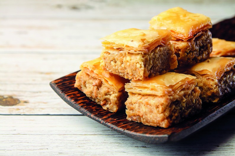 SLATKA PITA SA ORASIMA Neodoljiva poslastica nestaće sa stola odmah, ukusa koji priča priče