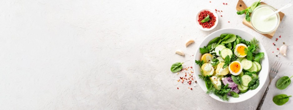 SALATA SA KUVANIM JAJIMA Slasna i ukusna, daće vam energije za ceo dan