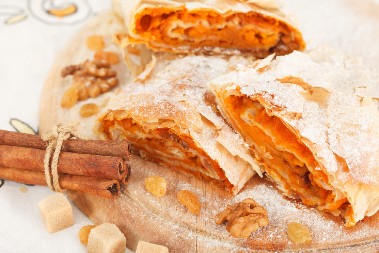 ŠTRUDLA SA BUNDEVOM Mirisna poslastica u neodoljivom spoju ukusa