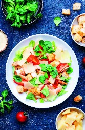 CEZAR SALATA Slasna i zasitna, i puna vitamina, a može da zameni obrok