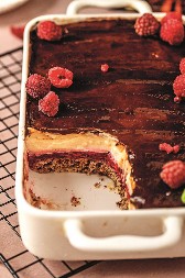 PROLEĆNA KAPRI TORTA Raskošna poslastica oduševiće goste na svečanoj trpezi