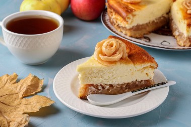 PEČENI ČIZKEJK SA JABUKAMA Sočni desert ukusa koji priča priče, po receptu bez mane