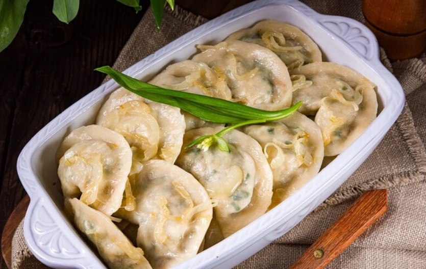 POSNE VARENIKE SA SREMUŠEM Prolećni ručak po receptu iz starog bakinog rokovnika