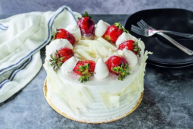 SLADOLED TORTA SA JAGODAMA Lagana prolećna poslastica po teta Jelinom receptu iz starog rokovnika