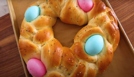 SAVRŠENA USKRŠNJA POGAČA Očarava i ukusom i izgledom, a mekana i vazdušasta