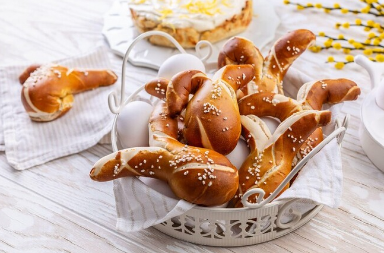 PERECE U OBLIKU ZEKE Sočno uskršnje pecivo koje će najmlađi obožavati