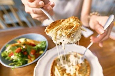 PITA SA KAČKAVALJEM OD GOTOVIH KORA Prava eksplozija ukusa, za savršeno jutro