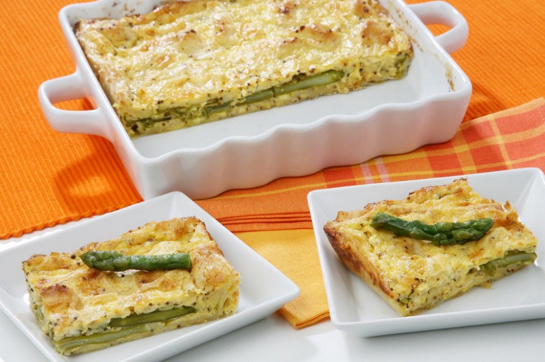 PROLEĆNA PITA SA ŠPARGLOM I SIROM  Polizaćete i tanjir koliko je ukusna, a priprema je tako jednostavna