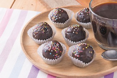 ŠARENE ČOKO KUGLICE Deca ih obožavaju, a ni stariji ne mogu da im odole