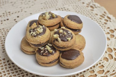 ČOKOLADNI IŠLERI Recept za desert koji odmah vraća u detinjstvo, sa neodoljivim slatkim filom