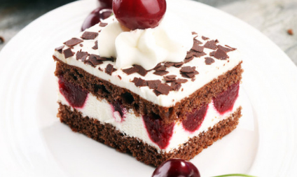 ŠVARCVALD KOCKE Neodoljivi desert sa višnjom koji miriše na ljubav, neponovljivog ukusa