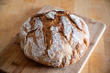 DOMAĆI HLEB SAVRŠENOG UKUSA Biće mekan i sutradan, a greje dušu i telo