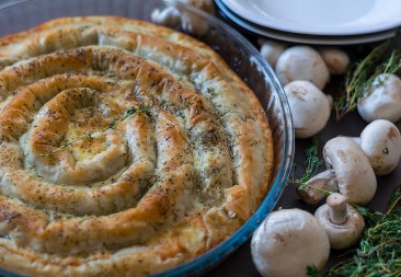 SOČNI BUREK SA ŠAMPINJONIMA Još ukusniji od onog kupovnog, a savršen za dane posta