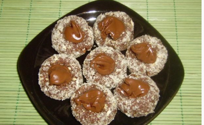 POSNA LEŠNIK GNEZDA  SA KREMOM SAVRŠENA ZA SVE BITNE DOGAĐAJE Prave se lako, a razgrabiće ih odmah