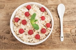 OVSENA KAŠA SA BOBIČASTIM VOĆEM Zdrava i ukusna, a super za fit liniju pred leto