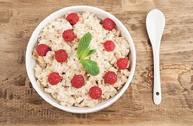 OVSENA KAŠA SA BOBIČASTIM VOĆEM Zdrava i ukusna, a super za fit liniju pred leto