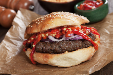 LESKOVAČKA PLJSKAVICA Sočna, pikantna i punog ukusa, nije ni čudo što je kraljica roštilja