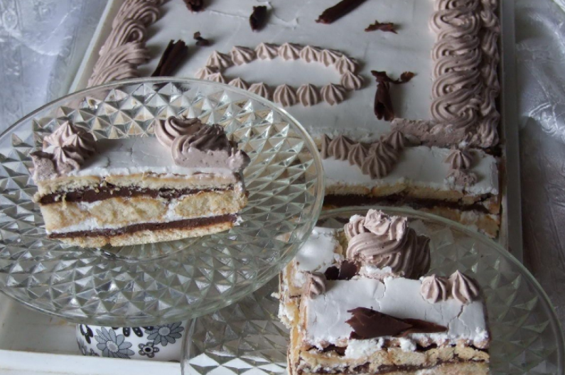 BRZA KEKS TORTA Gotova dok skuvate kafu, a nikad kremastija i ukusnija, za sve prilike