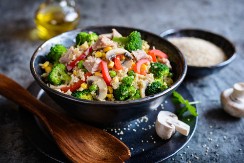 POSNA SALATA SA KUKURUZOM I ŠAMPINJONIMA Dugo će vas držati sitima, a ukus je neprevaziđen