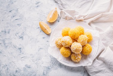 LIMUN BOMBICE SA KEKSOM Neodoljivi sitni kolači u savršenom slatko-kiselkastom spoju ukusa