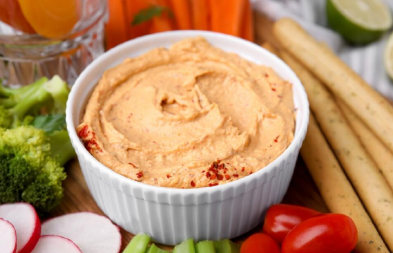 PRAVA URNEBES SALATA Kao ona kafanska-kremasta, ljuta i spremna za 5 minuta