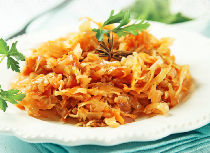 PODVARAK SA PILEĆIM MESOM Iskoristite sezonu kiselog kupusa i navalite na ovaj zimski specijalitet