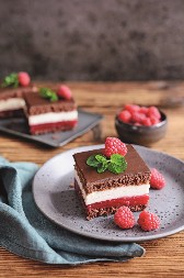 LEDENE KOCKE SE TOPE U USTIMA Desert koji u isto vreme i ledi i sladi, po receptu bez premca