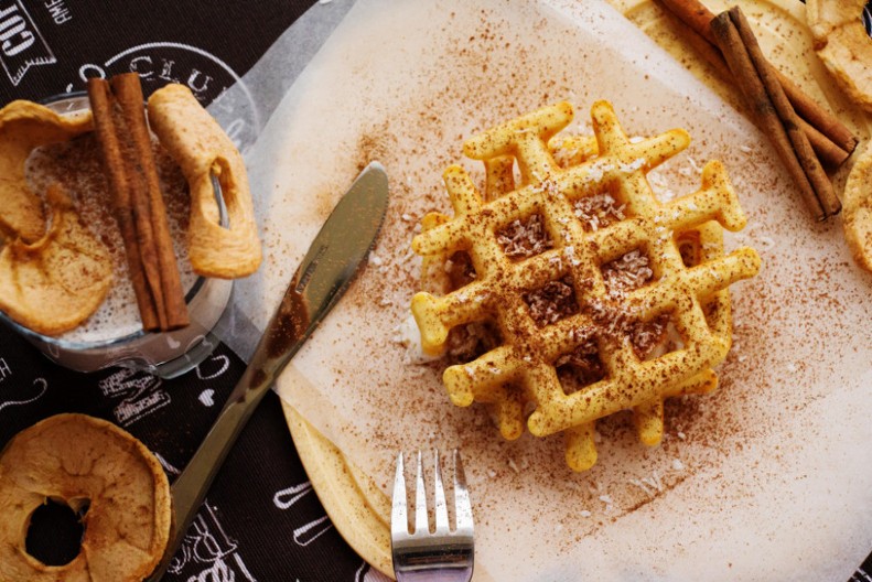 NEODOLJIVI BAKIN KOLAČ SA CIMETOM Sočni desert koji budi uspomene na dane detinjstva