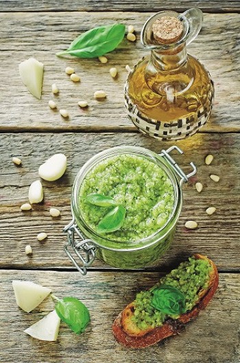 NEODOLJIVI PESTO SOS Odlično se slaže sa mesom i testeninom