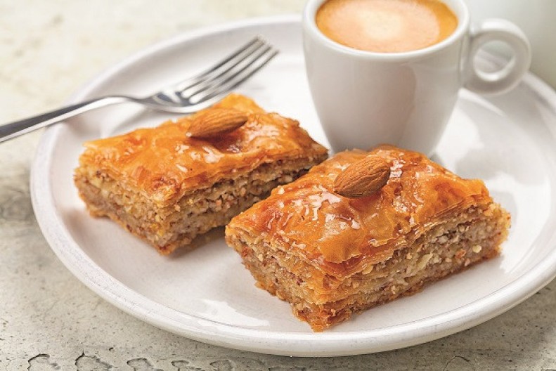 BAKLAVA SA MLEKOM Sočna i slatka, po receptu koji se prenosi generacijama