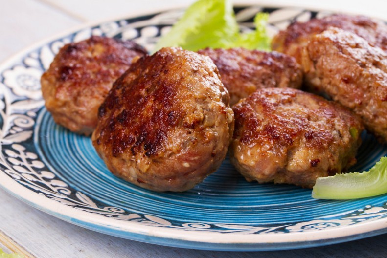 PEKU SE U RERNI BEZ KAPI ULJA Faširane šnicle punjene kačkavaljem postaće vaše omiljeno jelo