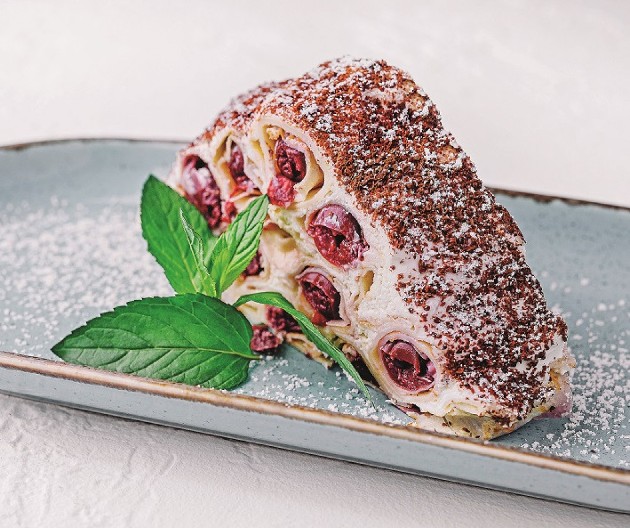 NAJPOPULARNIJI KOLAČ NA INTERNETU Napravite starinski slatkiš sa višnjama i doživite vrhunsko zadovoljstvo u svakom zalogaju