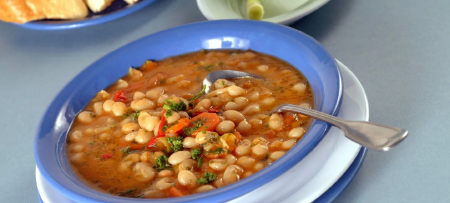 PASULJ NA VODI Držaće vas dugo sitim, a pogodan za dane strogog posta