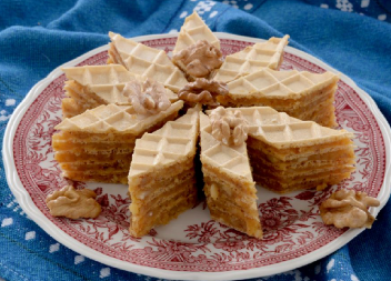 OBLANDE SA KARAMEL FILOM Nekada su sve domaćice pravile ovaj slatkiš, budi nostalgiju od prvog zalogaja