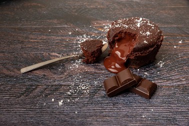 BEZGLUTENSKI LAVA KOLAČ Sočan i mekan kolač koji se topi u ustima, ovakav do sada niste jeli