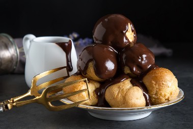 PROFITEROLE Slane sa ruskom salatom ili slatke sa kremom, na vama je da izaberete