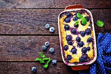 KLAFUTI SA BOROVNICAMA Kolač savršen za vrele dane, osvežiće vas u trenu