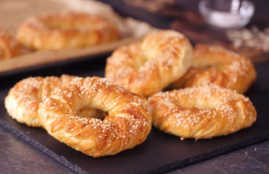 ĐEVRECI SA SIROM BOLJI OD KLASIČNIH Držaće vas dugo sitim, a osvajaju od prvog zalogaja