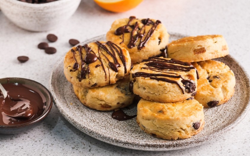 SKONSI Engleske pogačice sa čokoladom, savršen spoj tradicije i neodoljivog ukusa