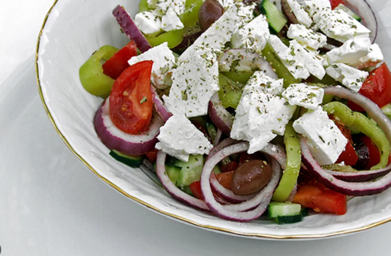 GRČKA SALATA Donosimo vam originalni recept, imaćete osećaj kao da ste na moru