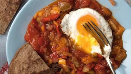 STARINSKI RECEPT ZA BOŽANSTVENO LETNJE JELO Bećar paprikaš, raskoš slasti i lepote ukusa