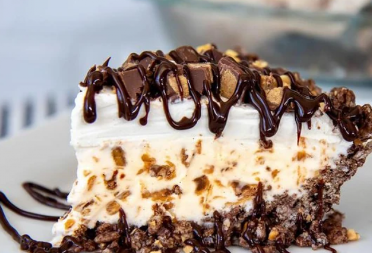 SLADOLED PITA SA KIKIRIKIJEM I KARAMELOM Sladi i rashlađuje u isto vreme, za uživanje koje se pamti